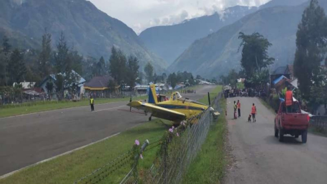 Pesawat pengangkut BBM tergelincir di Tolikara Papua