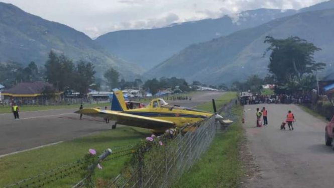 Pesawat pembawa BBM tergelincir di Bandara Karubaga, Kabupaten Tolikara, Papua.