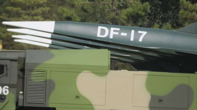 VIVA Militer: Rudal hipersonik DF-17 China.