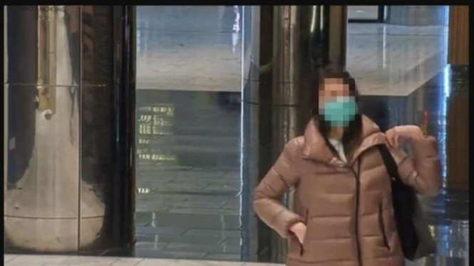 Seorang perempuan jadi tersangka kasus pencurian tas mewah Louis Vuitton dan ditangkap polisi di Bandara  Melbourne Australia. 