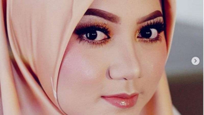 Istri Kurnia Meiga, Azizah Hermansyah.