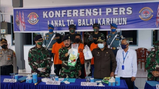 VIVA Militer: Lanal TNI AU Tanjung Balai Karimun Amankan Paket 2kg Narkoba