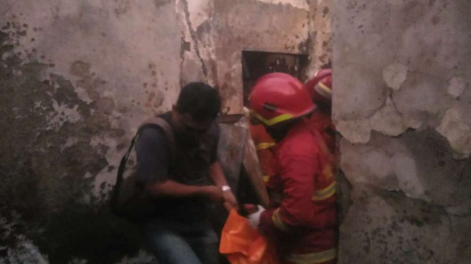 Kebakaran menewaskan satu keluarga di Tangerang.
