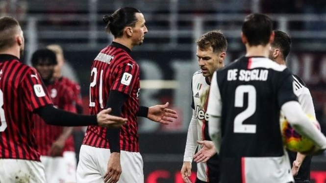 Pertemuan leg pertama semifinal AC Milan vs Juventus (AFP/Isabella Bonotto)