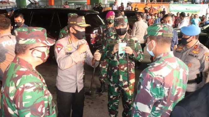 VIVA Militer : Panglima TNI Marsekal Hadi Tjahjanto dan Kapolri Jend. Idham Aziz