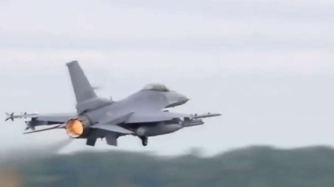 VIVA Militer: Pesawat Tempur F-16 Fighting Falcon TNI