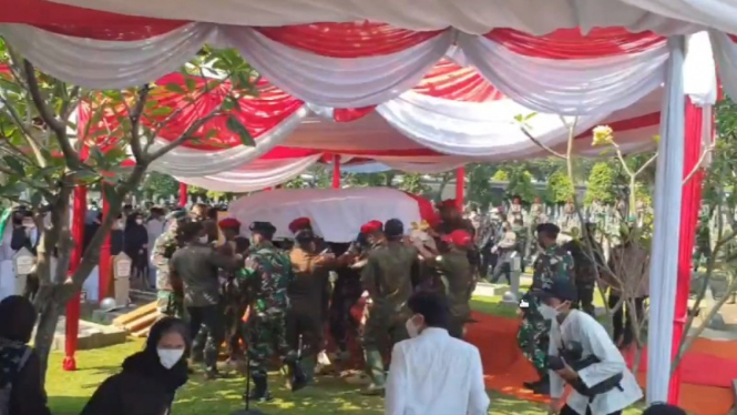 Mantan KSAD Jenderal (Purn) Pramono Edhie Wibowo dimakamkan di TMP Kalibata 
