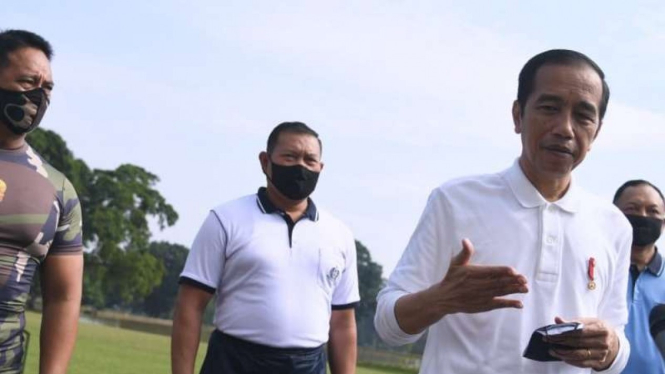 VIVA Militer : Presiden Joko Widodo bersama para Kepala Staf TNI