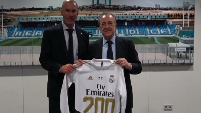 Zinedine Zidane bersama Florentino Perez