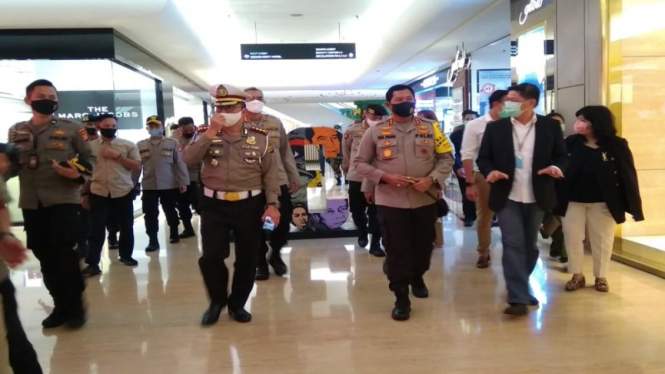 Kapolda Metro Jaya Irjen Nana Sudjana sidak mal di Jakarta