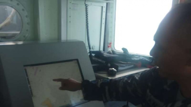 VIVA Militer : Monitoring Navigasi System TSS dari Kapal Cepat KRI Lemadang-362