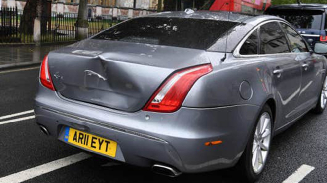 Mobil Jaguar yang dikendarai Perdana Menteri Inggris