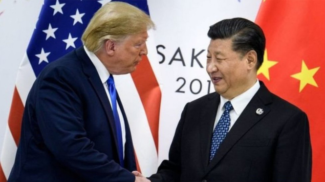 Presiden AS Donald Trump dan Presiden Cina Xi Jinping di sela-sela KTT G20 di Jepang.-AFP