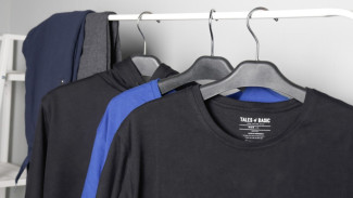 Baju Lusuh Hingga Robek Jangan Dibuang, Ini Tips Desainer Biar Terlihat Baru