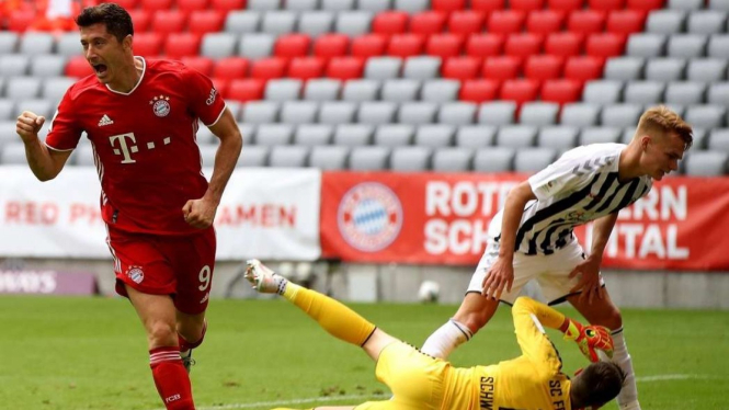 Selebrasi striker Bayern Munich, Robert Lewandowski