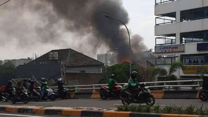 Kebakaran di Jalan Anggrek Neli Murni 2, Kemanggisan, Jakbar.