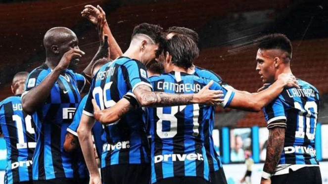 Inter Milan merayakan gol