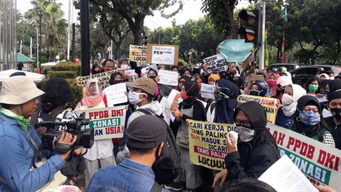 Demo soal PPDB di Balai Kota Jakarta