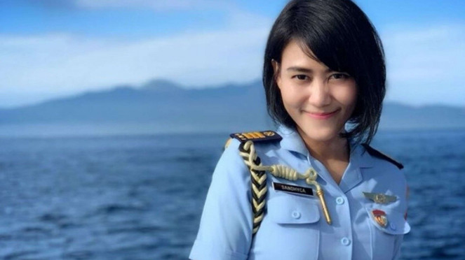 VIVA Militer: Sandhyca Putrie, Ajudan Ibu Iriana Berpangkat Kapten VIVA Militer: Sandhyca Putrie, Ajudan Ibu Iriana Berpangkat Kapten