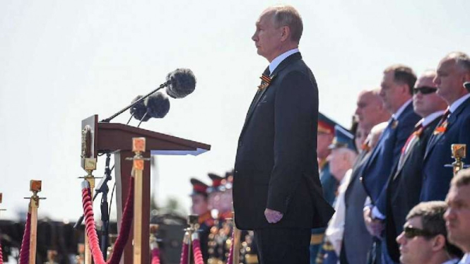 VIVA Militer : Presiden Rusia Vladimir Putin hadiri Parade Militer Rusia