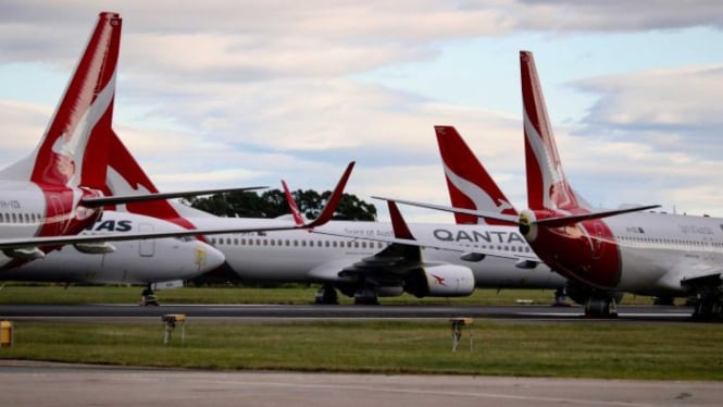Sebanyak 6.000 staf maskapai penerbangan nasional Australia Qantas akan dirumahkan akibat dampak COVID-19. Sebanyak 15.000 staf terkait akan diistirahatkan tanpa gaji dalam beberapa bulan mendatang.