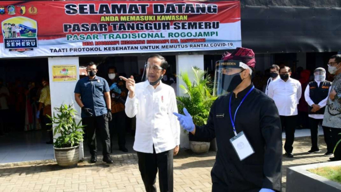 Presiden Joko Widodo Meninjau Pasar Pelayanan Publik di Banyuwangi