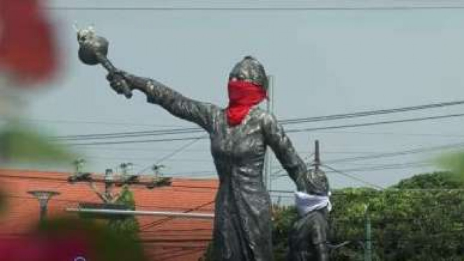 Patung RA Kartini dipasangi masker di Kota Jepara Jawa Tengah, 25 Juni 2020