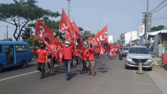 Massa PDIP datangi Polres Depok