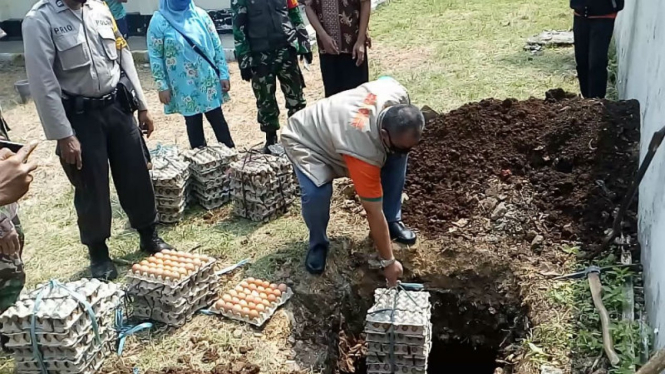 300 Kg Telur Bansos Jabar Membusuk di Depok