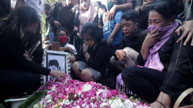 Makam almarhum penyanyi campursari Didi Kempot di TPU Majasem Ngawi 