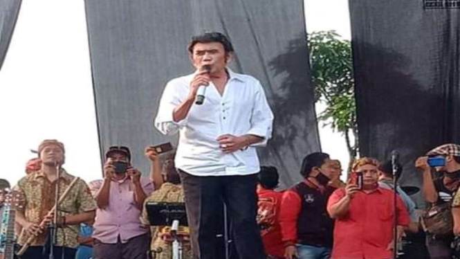 Rhoma Irama tampil di acara sunatan di Pamijahan Bogor 