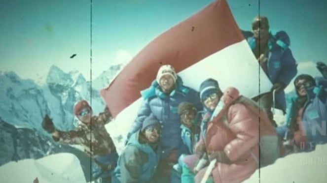 VIVA Militer: Potret Brigjen TNI Iwan Setiawan Kibarkan Merah Putih di Everest
