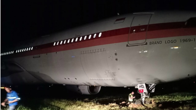 Pesawat Garuda Keluar dari Lintasan Saat Lepas Landas di Makassar