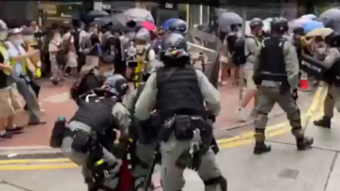Kepolisian Hong Kong menangkap lebih dari 300 orang dalam unjuk rasa