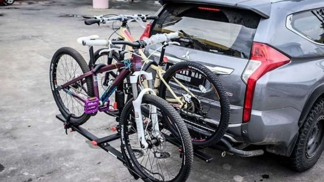 Angkut Sepeda  di  Dalam  Kabin Mobil  Begini Triknya Biar Aman