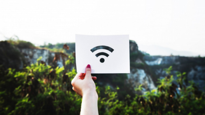 Ilustrasi WiFi. (FOTO: Unsplash/Rawpixel)