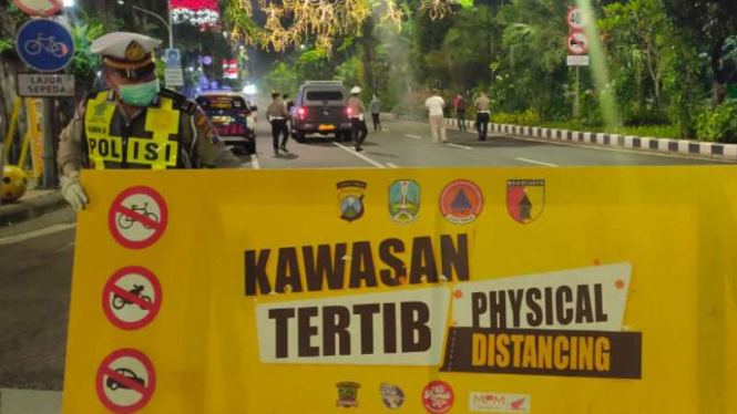 Akses Jalan Raya Darmo Surabaya, Jawa Timur, ditutup kembali pada jam tertentu. 