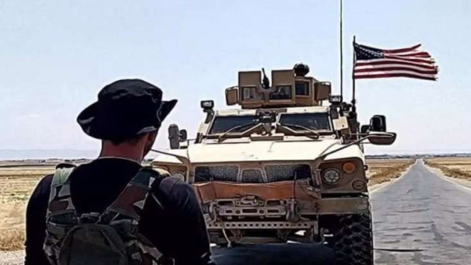 VIVA Militer: Tentara Suriah hadang konvoi militer Amerika.