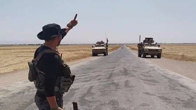 VIVA Militer: Tentara Suriah hadang konvoi militer Amerika.