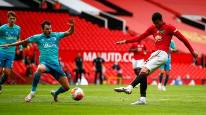 Striker muda Manchester United, Mason Greenwood, cetak gol ke gawang Bournemouth