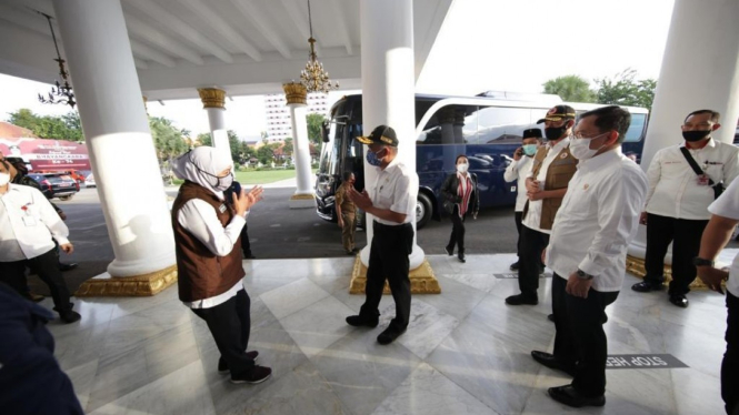 Ketua Gugus Tugas, Menko PMK dan Menkes di Surabaya