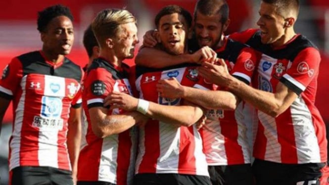 Pemain Southampton rayakan gol.