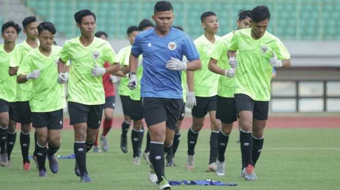 Latihan Timnas Indonesia U-16 di Stadion Patriot Candrabhaga