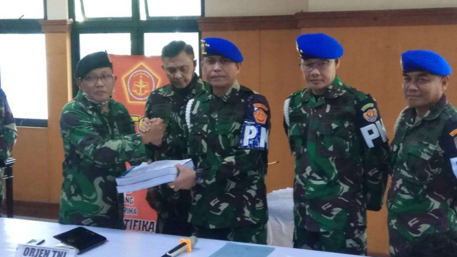 VIVA Militer : Danpuspom  menyerahkan berkas kasus pembunuhan TNI AD ke Aotmil 