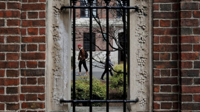 Para mahasiswa asing menghadapi ancaman deportasi jika tidak mematuhi aturan yang berlaku.-Reuters

