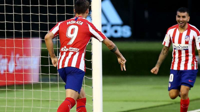 Striker Atletico Madrid, Alvaro Morata (kiri).