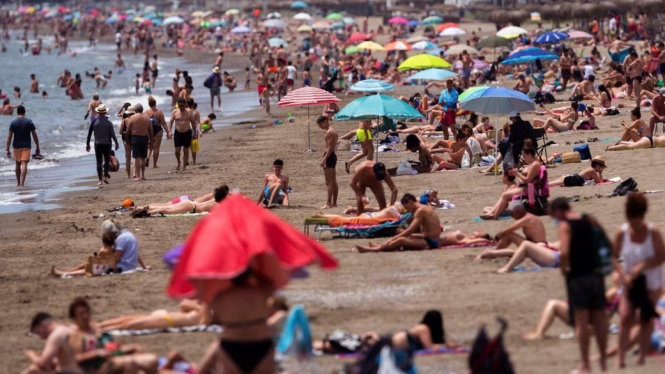 Tak kurang dari 80 juta wisatawan berkunjung ke Spanyol setiap tahun.-EPA

