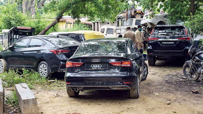 Mobil mewah ditemukan di dekat rumah gangster Vikas Dubey