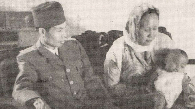 VIVA Militer: Jenderal Besar Soedirman Bersama Istrinya Siti Alfiah