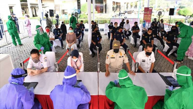 Suasana saat rapid test massal di kantor wali kota Jakarta Barat